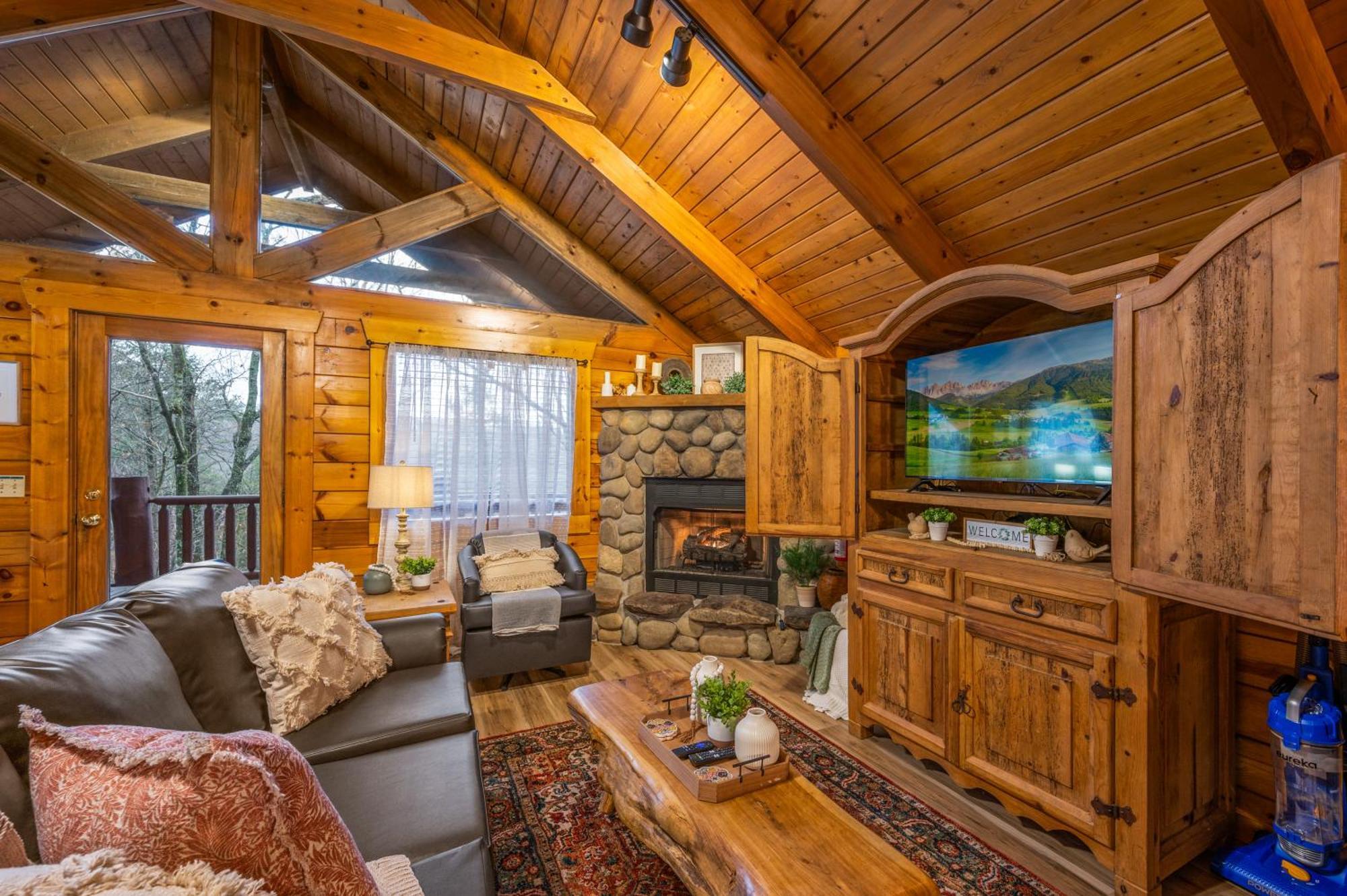 Log Cabin, Hot Tub, Fireplace, Pool Table & Views! Sevierville Luaran gambar