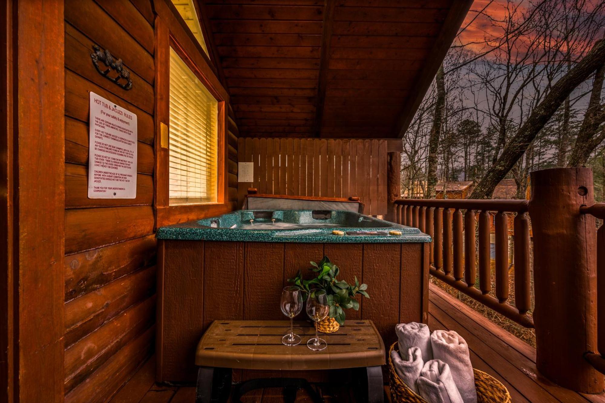 Log Cabin, Hot Tub, Fireplace, Pool Table & Views! Sevierville Luaran gambar