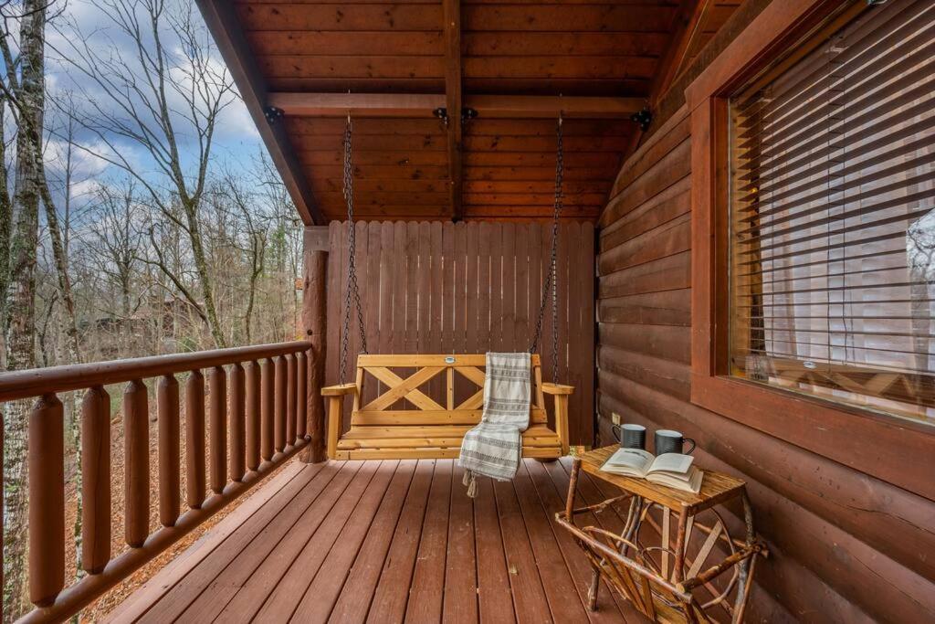 Log Cabin, Hot Tub, Fireplace, Pool Table & Views! Sevierville Luaran gambar