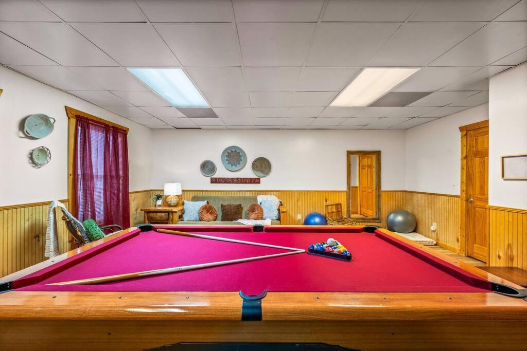 Log Cabin, Hot Tub, Fireplace, Pool Table & Views! Sevierville Luaran gambar