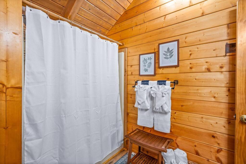 Log Cabin, Hot Tub, Fireplace, Pool Table & Views! Sevierville Luaran gambar