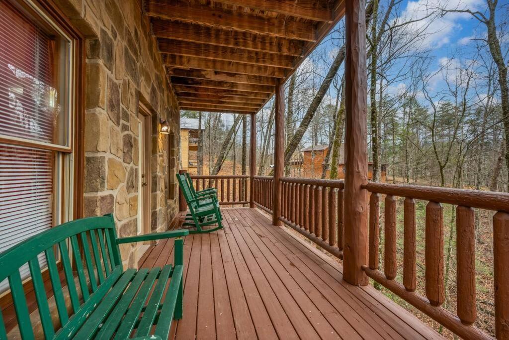 Log Cabin, Hot Tub, Fireplace, Pool Table & Views! Sevierville Luaran gambar