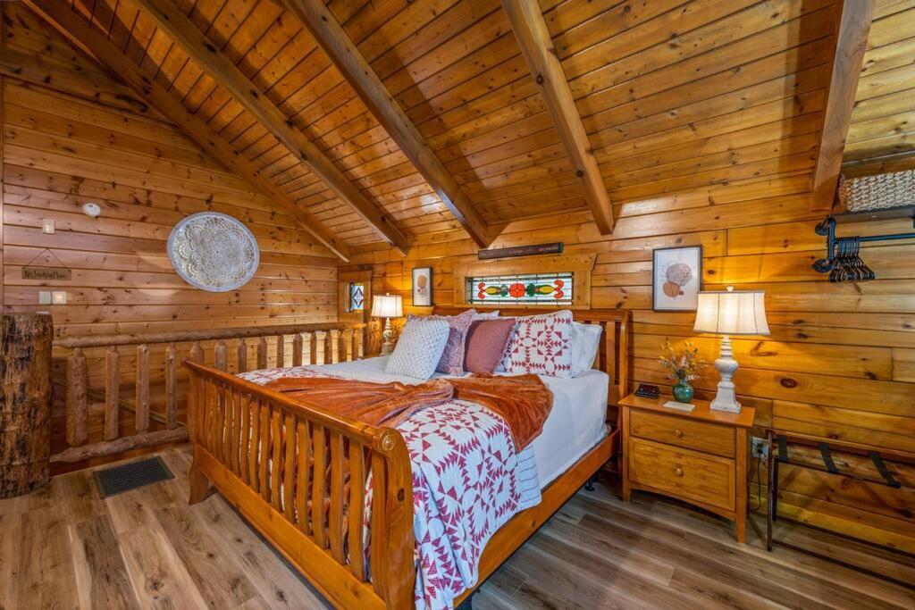 Log Cabin, Hot Tub, Fireplace, Pool Table & Views! Sevierville Luaran gambar