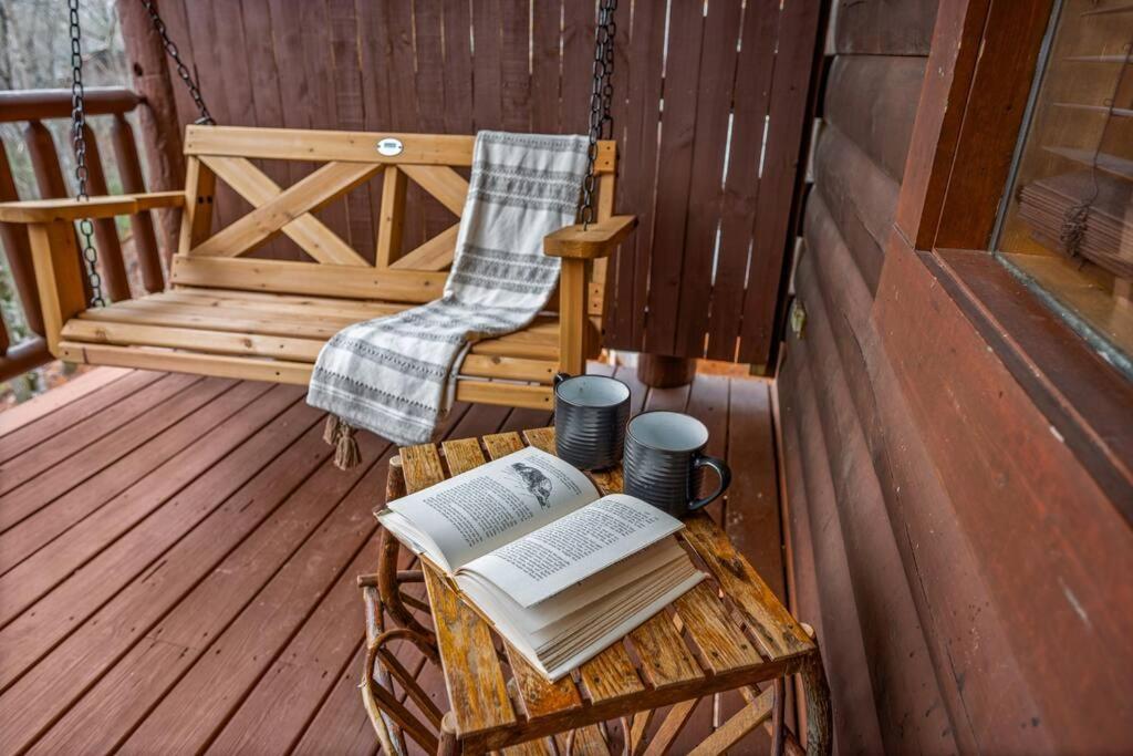 Log Cabin, Hot Tub, Fireplace, Pool Table & Views! Sevierville Luaran gambar