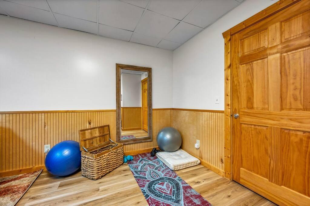 Log Cabin, Hot Tub, Fireplace, Pool Table & Views! Sevierville Luaran gambar