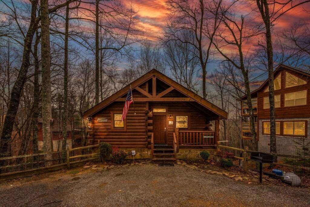 Log Cabin, Hot Tub, Fireplace, Pool Table & Views! Sevierville Luaran gambar