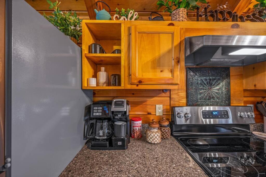 Log Cabin, Hot Tub, Fireplace, Pool Table & Views! Sevierville Luaran gambar