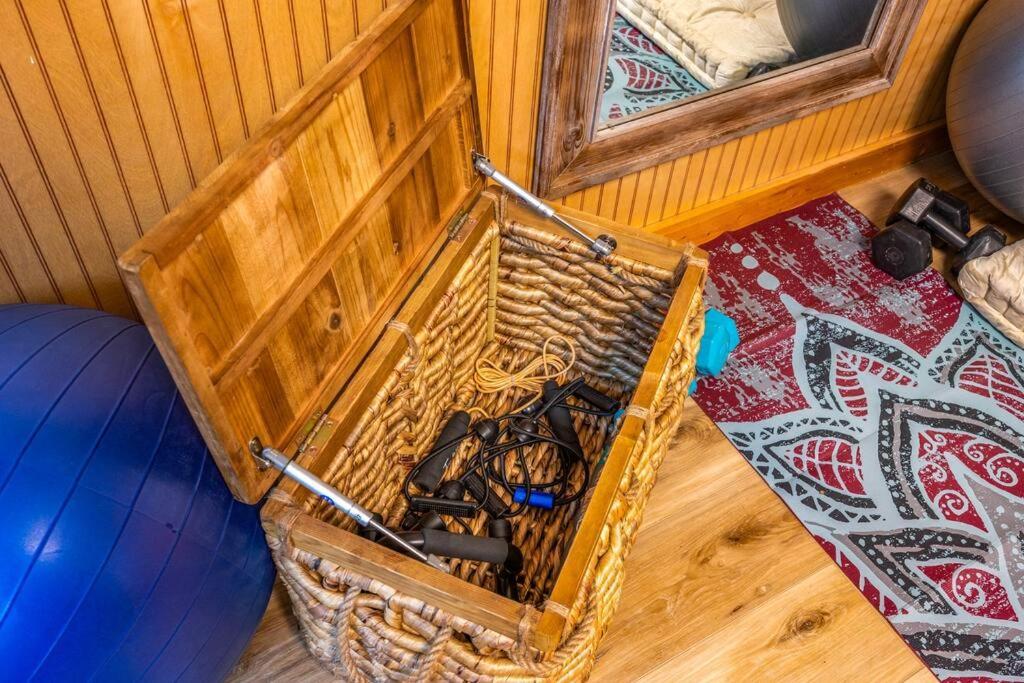Log Cabin, Hot Tub, Fireplace, Pool Table & Views! Sevierville Luaran gambar