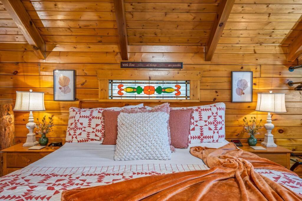 Log Cabin, Hot Tub, Fireplace, Pool Table & Views! Sevierville Luaran gambar