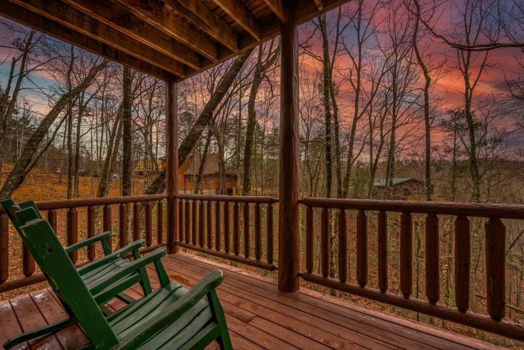 Log Cabin, Hot Tub, Fireplace, Pool Table & Views! Sevierville Luaran gambar