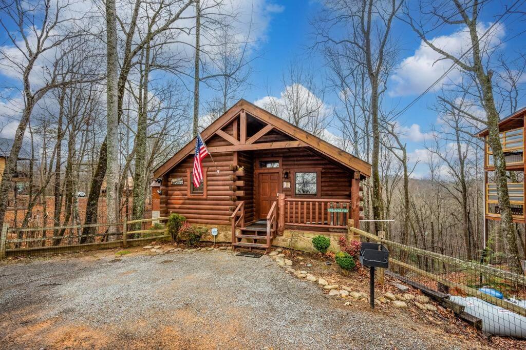 Log Cabin, Hot Tub, Fireplace, Pool Table & Views! Sevierville Luaran gambar