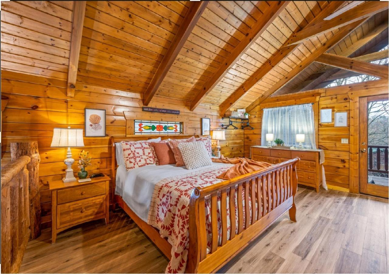 Log Cabin, Hot Tub, Fireplace, Pool Table & Views! Sevierville Luaran gambar